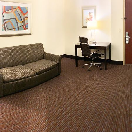 Holiday Inn Express Hotel & Suites Gainesville By Ihg Esterno foto