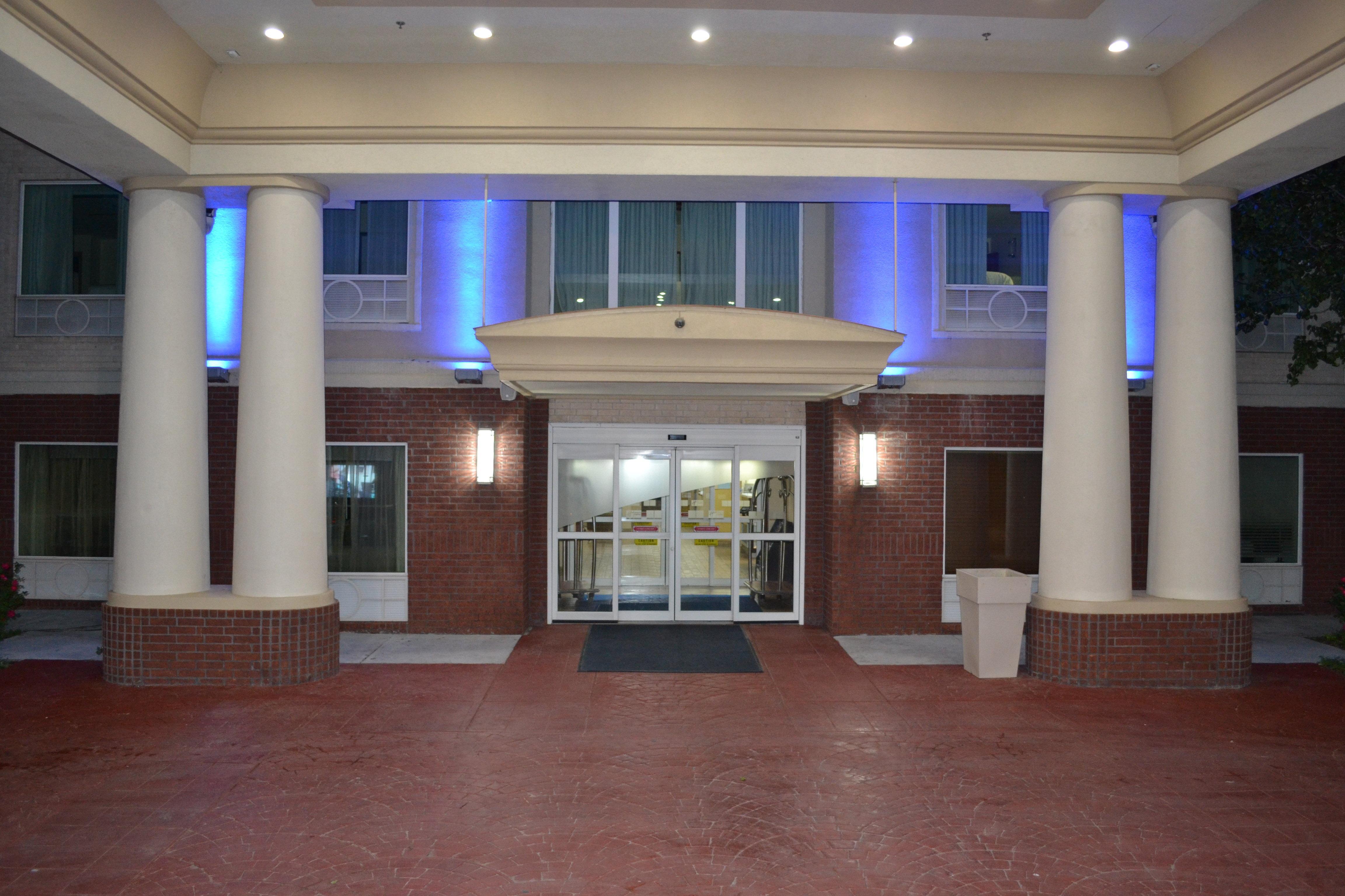 Holiday Inn Express Hotel & Suites Gainesville By Ihg Esterno foto