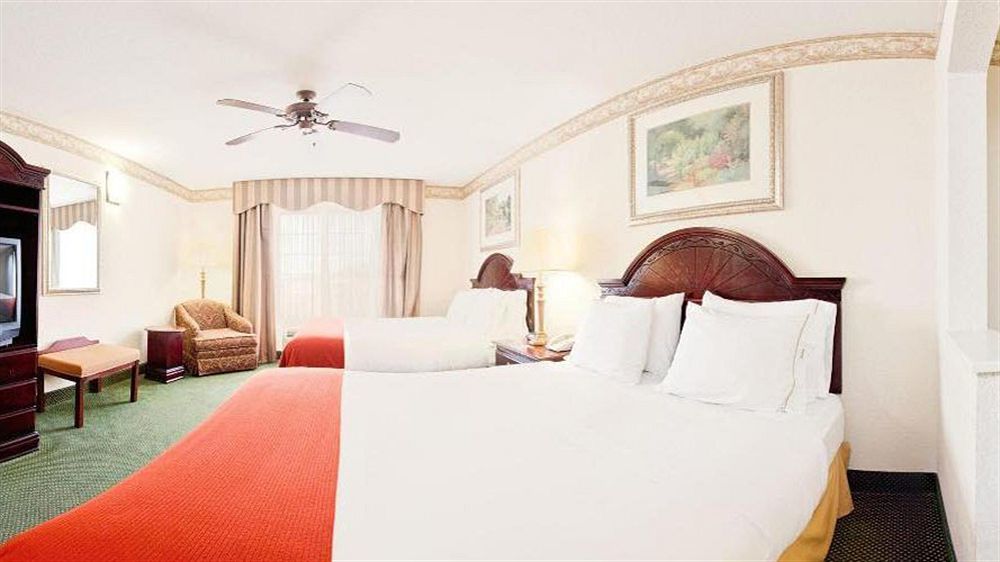 Holiday Inn Express Hotel & Suites Gainesville By Ihg Esterno foto
