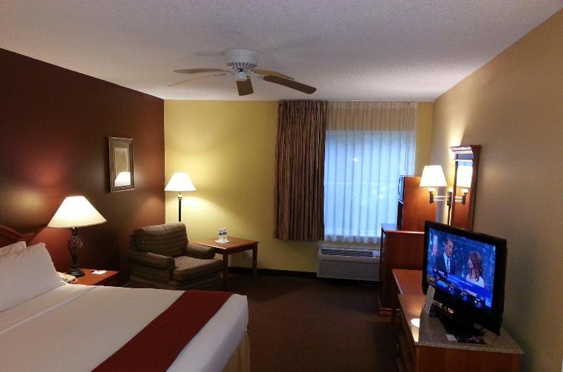 Holiday Inn Express Hotel & Suites Gainesville By Ihg Esterno foto