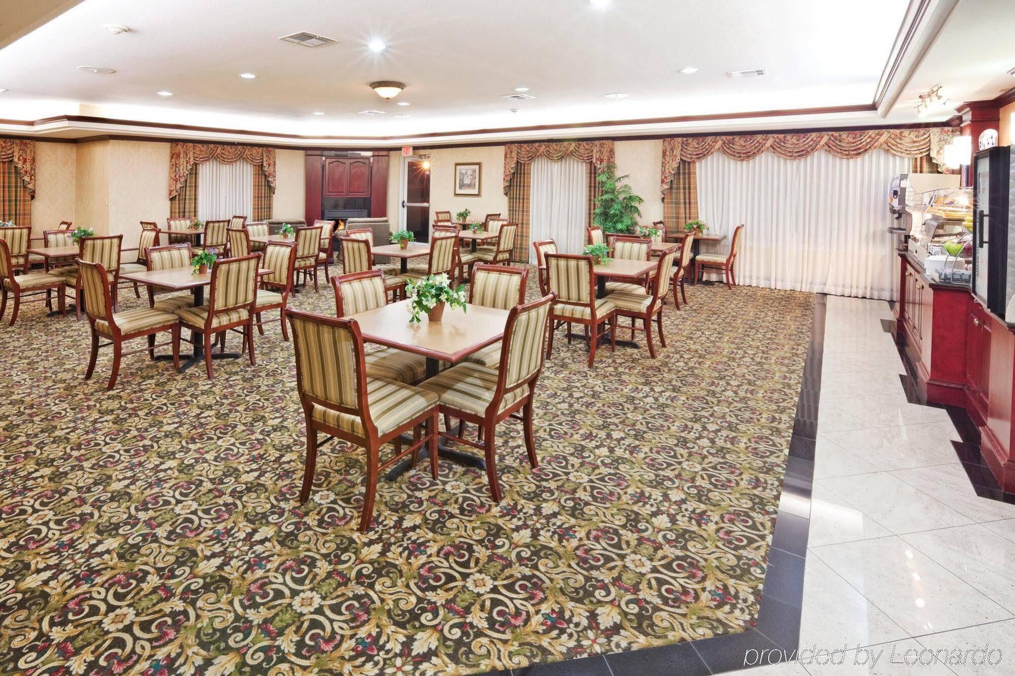 Holiday Inn Express Hotel & Suites Gainesville By Ihg Esterno foto